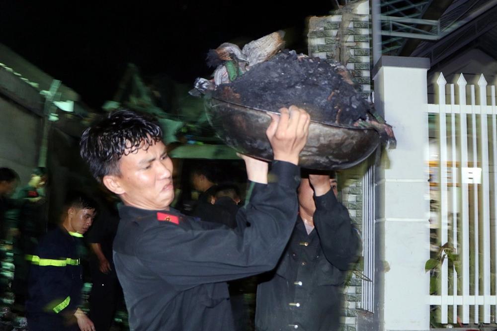 Tiếp tục tìm kiếm 3 mẹ con trong vụ cháy ở Ninh Thuận-2