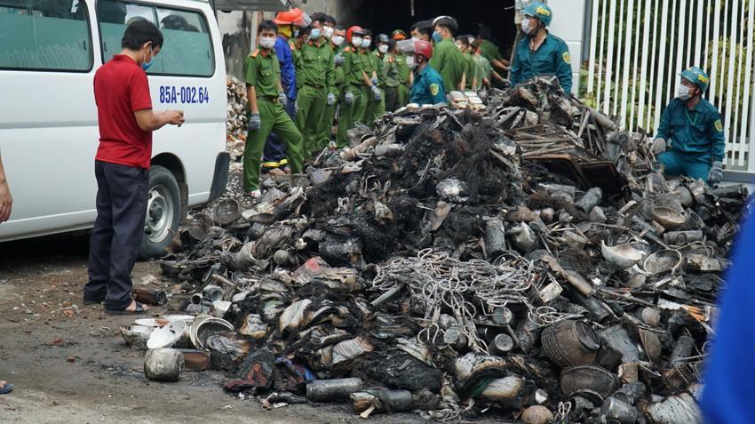 Tìm thấy thi thể 3 mẹ con trong căn nhà cháy ở Ninh Thuận-3