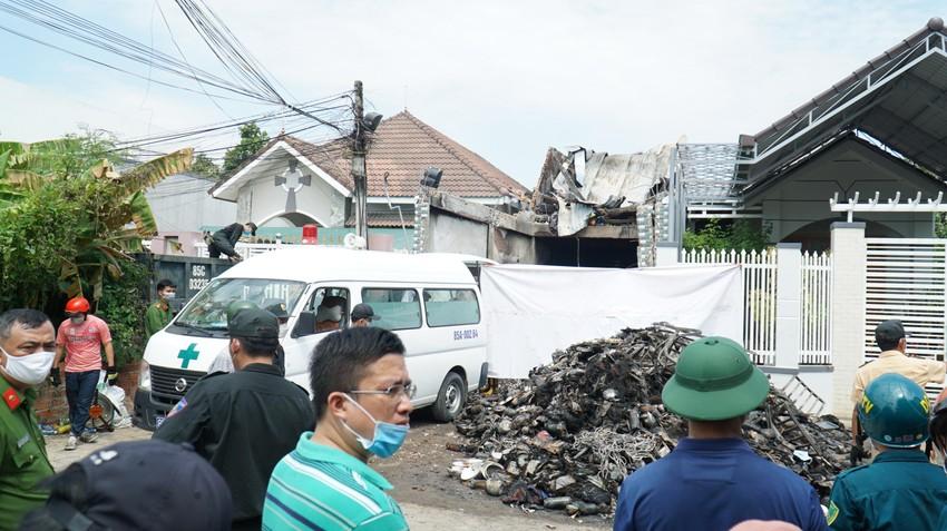 Tìm thấy thi thể 3 mẹ con trong căn nhà cháy ở Ninh Thuận-1
