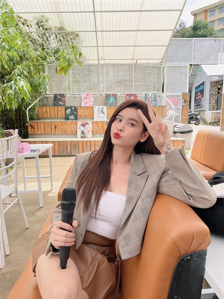 Tin showbiz Việt ngày 14/8: Bạn gái Huỳnh Anh tự nhận mồm vâu-9