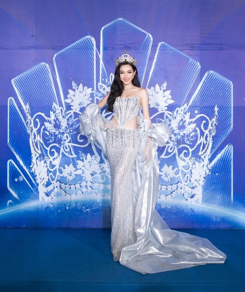 Hòa Minzy như công chúa - Thùy Tiên có 2 bộ cánh đẹp xuất sắc-5