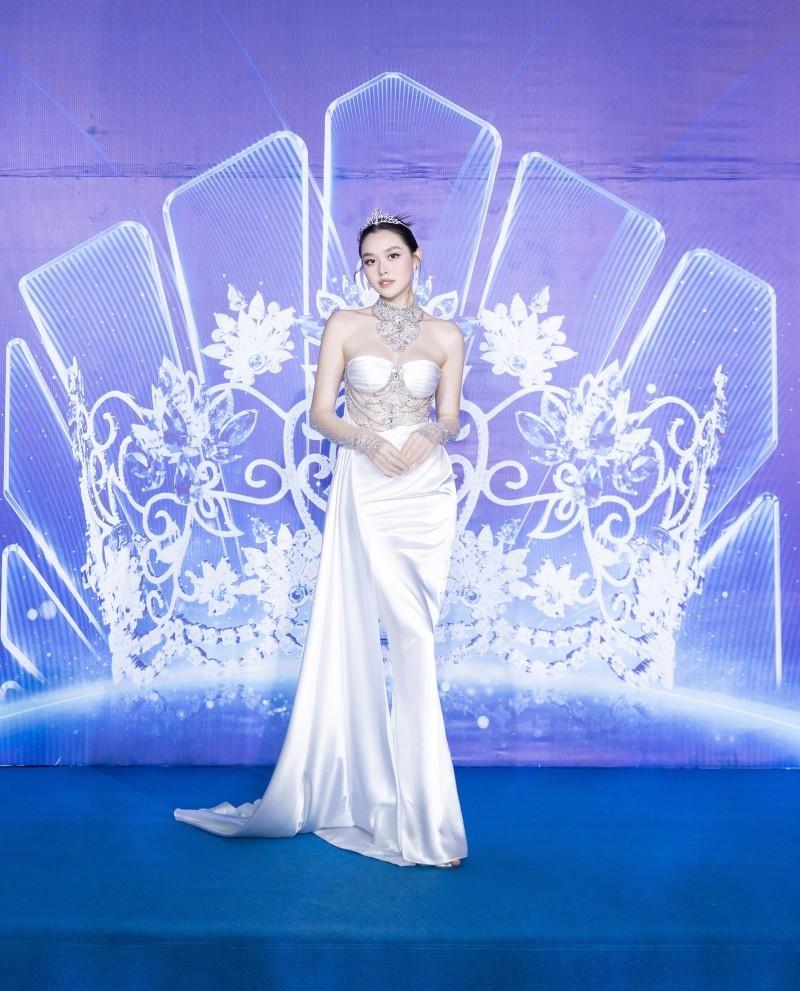 Hòa Minzy như công chúa - Thùy Tiên có 2 bộ cánh đẹp xuất sắc-9