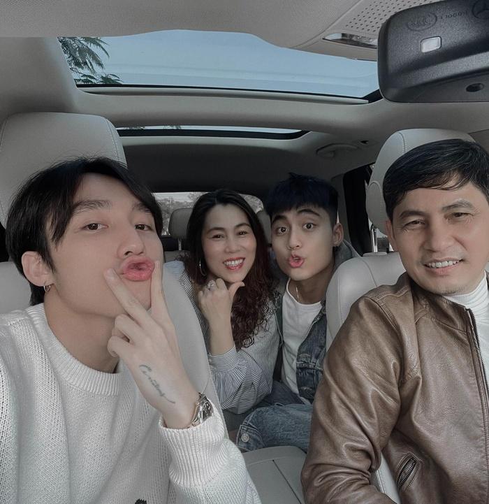 Xuất hiện bên Sơn Tùng, thầy u sành điệu chiếm spotlight-4