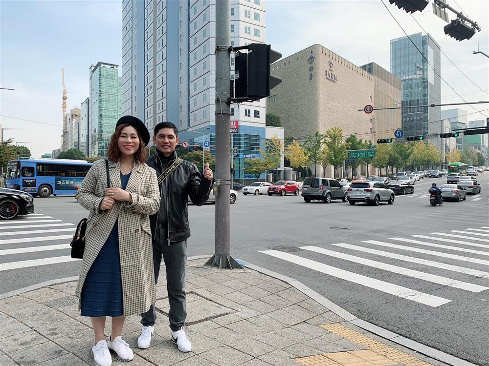 Xuất hiện bên Sơn Tùng, thầy u sành điệu chiếm spotlight-5