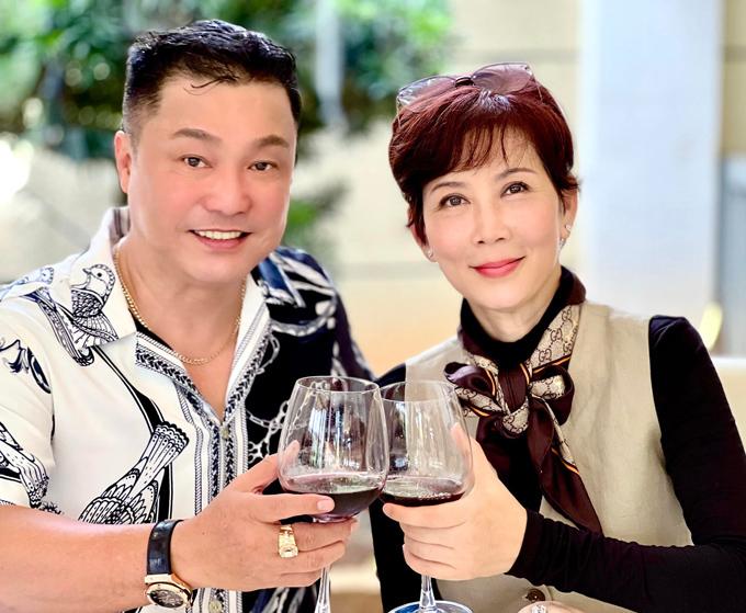 4 lần Diễm Hương hội ngộ bạn bè nghệ sĩ tại Sài Gòn-2