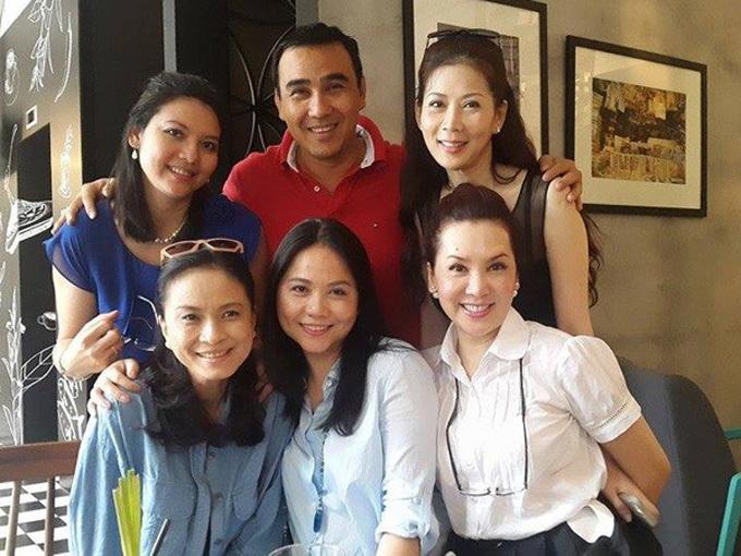 4 lần Diễm Hương hội ngộ bạn bè nghệ sĩ tại Sài Gòn-4