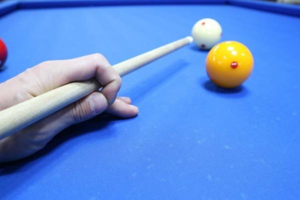 Cãi nhau khi chơi bi-a, cầm gậy đâm đối thủ mù mắt, chết não-1