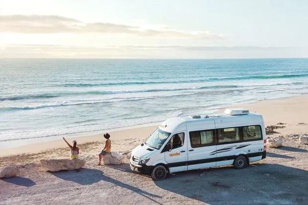 Vùng biển kỳ cục chỉ 1 người tắm 1 lần mà khách vẫn xếp hàng tấp nập-5