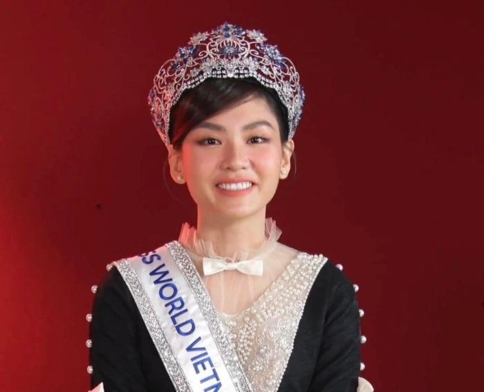 Nhìn Mai Phương đội vương miện gợi nhớ hình ảnh Ô Lạp Na Lạp Thị-2