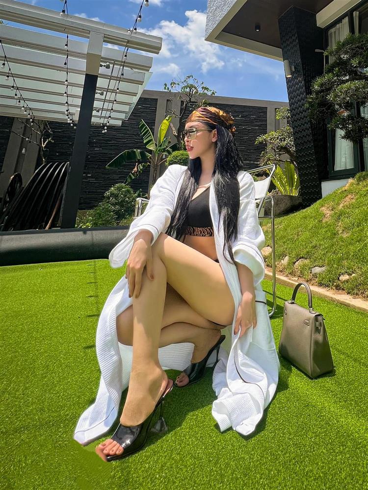 Chị dâu Bảo Thy diện bikini, phát sốt vòng một ngồn ngộn-3