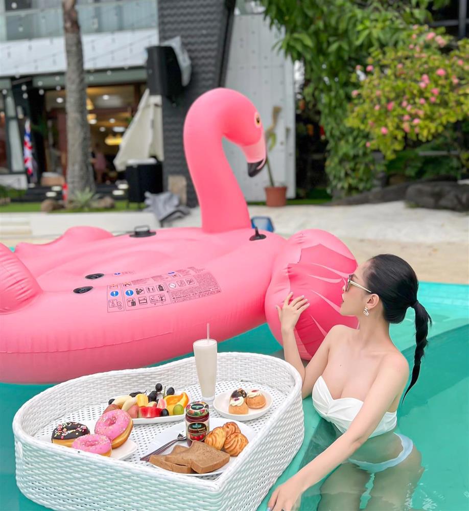 Chị dâu Bảo Thy diện bikini, phát sốt vòng một ngồn ngộn-1