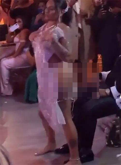 Tranh cãi cô dâu trẻ diện váy hở hang đi mời rượu quan khách-5