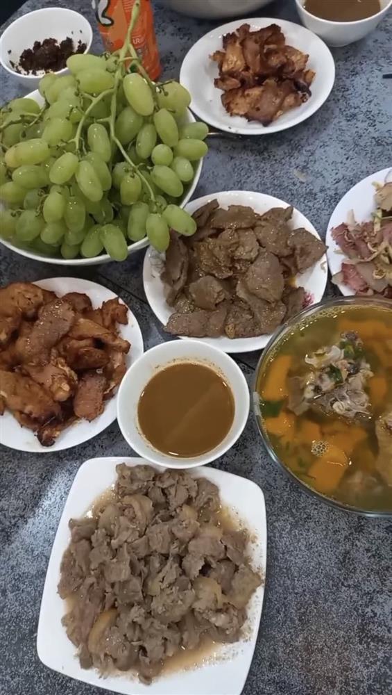 Chủ nhân bữa cơm 5k tức giận vì ông xã hoang phí, nấu một bữa hơn 20k-4