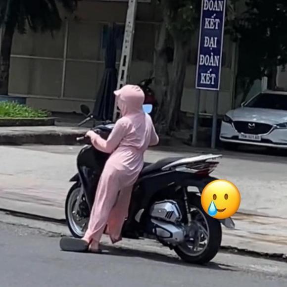 Cảnh đỗ xe cồng kềnh của cô gái khiến dân tình toát mồ hôi-3