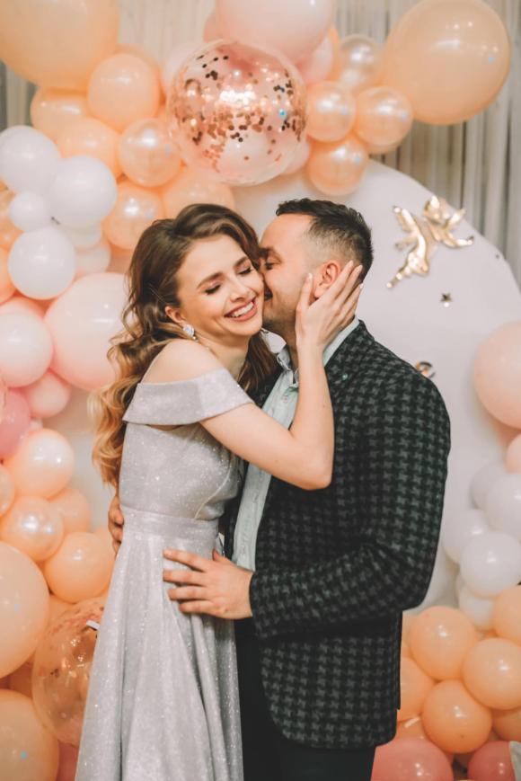 Mẫu nữ vụ đánh ghen ầm ĩ MXH 2 năm trước khoe bồ Tây cầu hôn-3