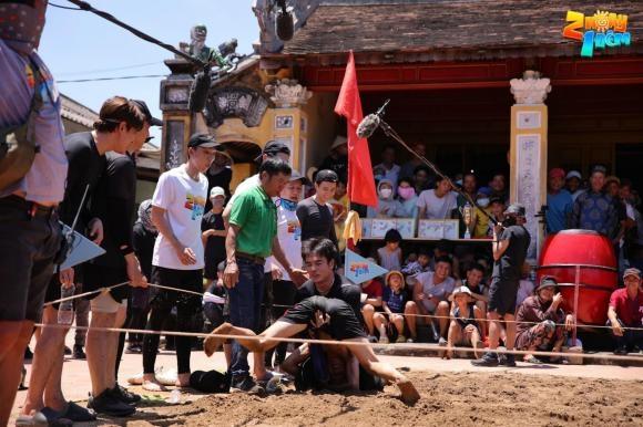 Chơi quá hăng, Lê Dương Bảo Lâm bóp tan nát nội thất người tham gia-2