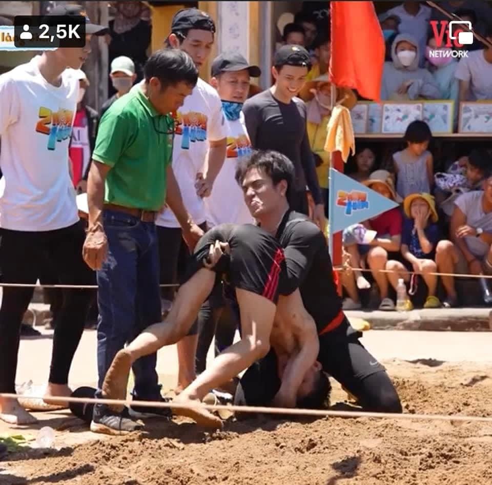 Chơi quá hăng, Lê Dương Bảo Lâm bóp tan nát nội thất người tham gia-5