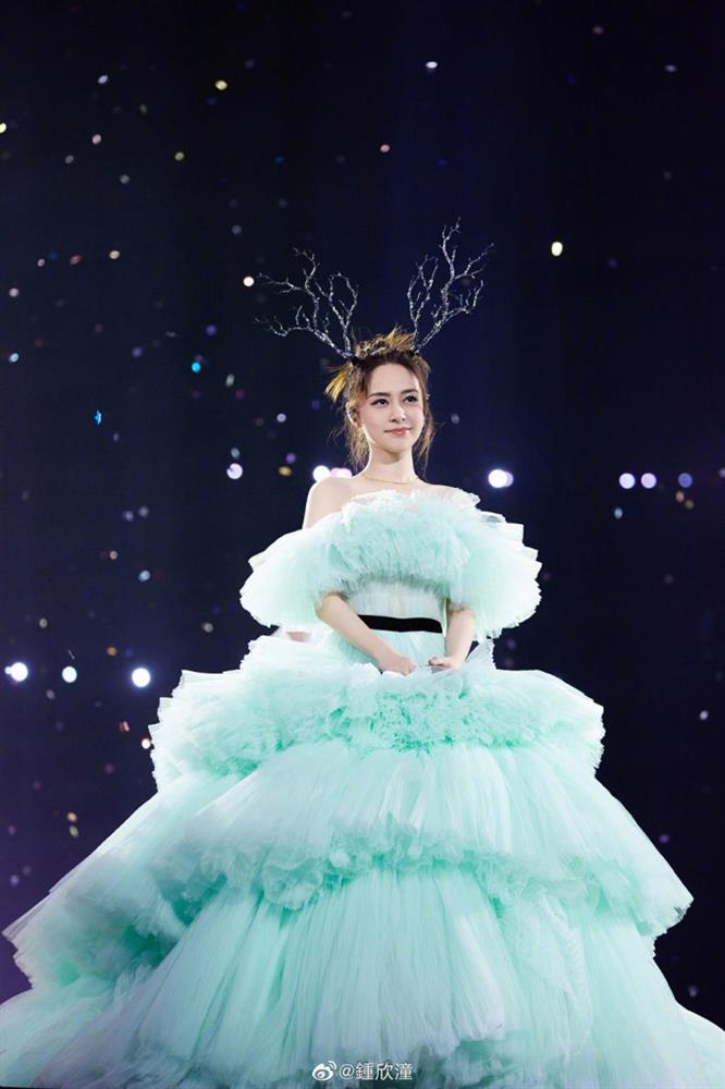 Thời gian biểu uống nước giúp Chung Hân Đồng giảm 12kg-2