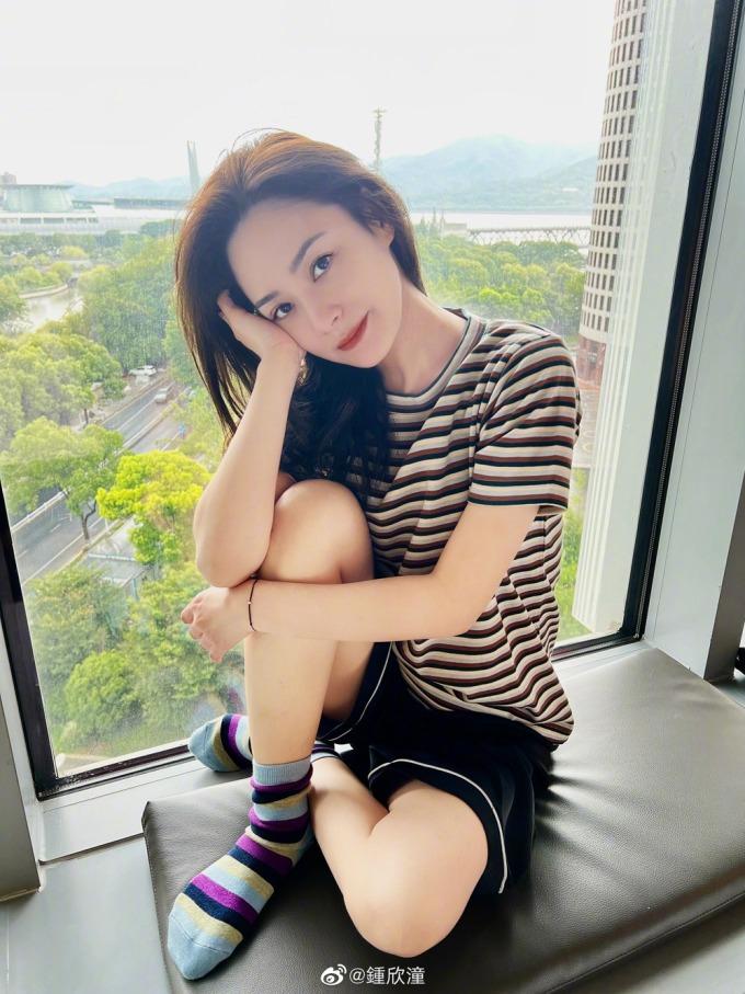 Thời gian biểu uống nước giúp Chung Hân Đồng giảm 12kg-3