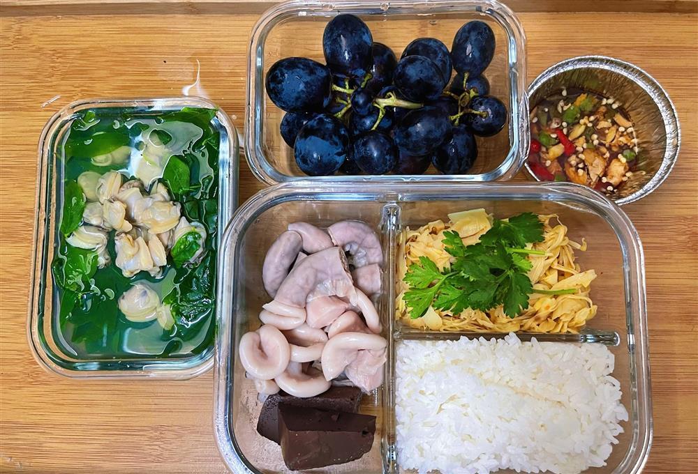 Bị trêu tiêu tiết kiệm để tiền mua nhà, 9x khoe loạt bữa trưa siêu ngon-4