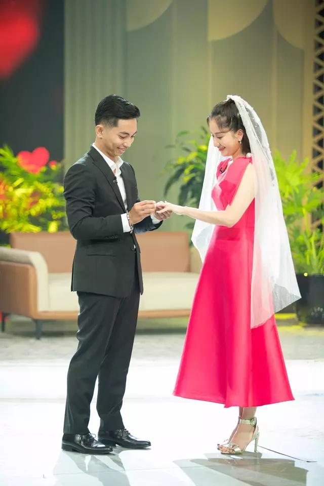 Khách mời đầu tiên đám cưới Khánh Thi - Phan Hiển: Là tình cũ 11 năm-2