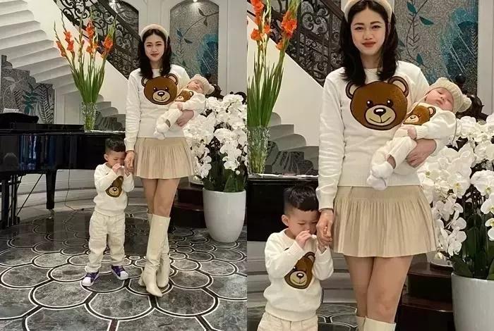 Con trai Á hậu Thanh Tú ăn vạ mẹ từ mặt đất lên đến máy bay-7