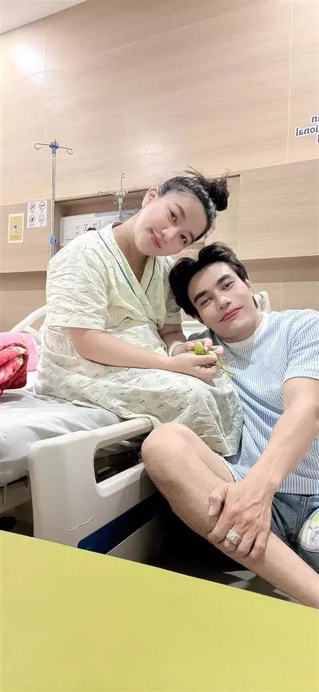 Vừa đẻ hơn 10 ngày, vợ Lê Dương Bảo Lâm đã livestream nói ra rả-6