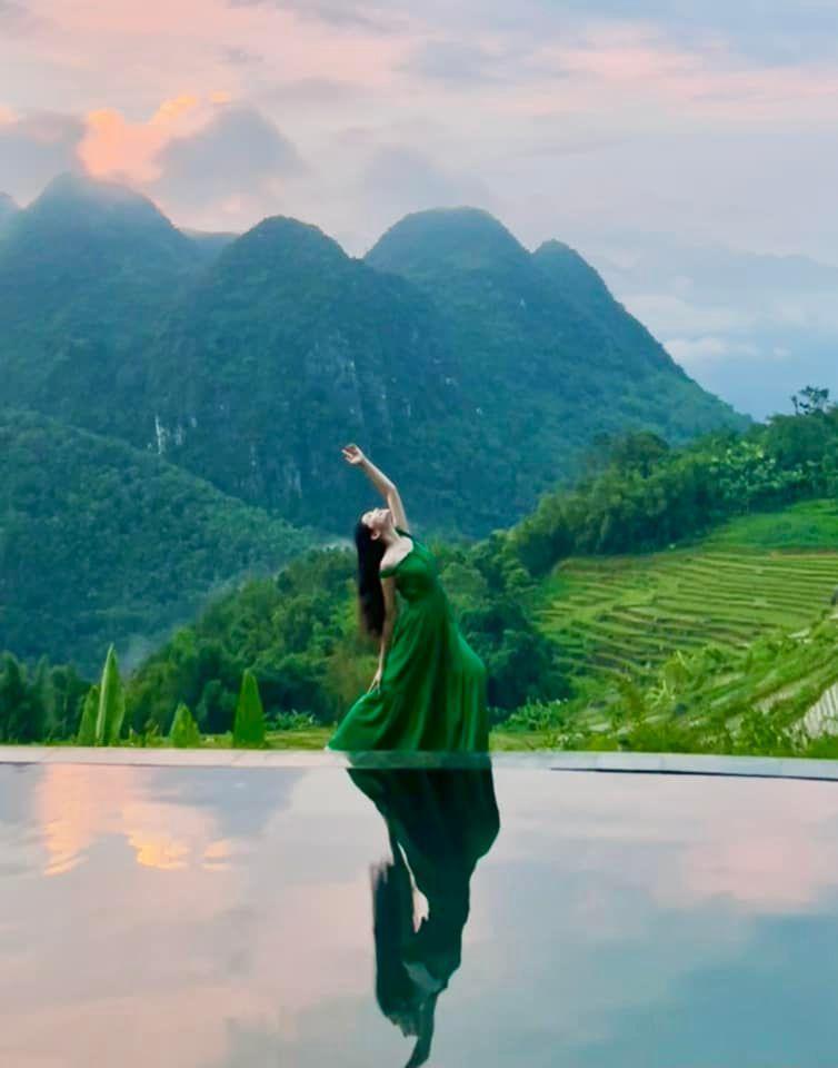 Vợ chồng Quyền Linh hễ diện đồ đôi lại bị 2 con chiếm sóng-1