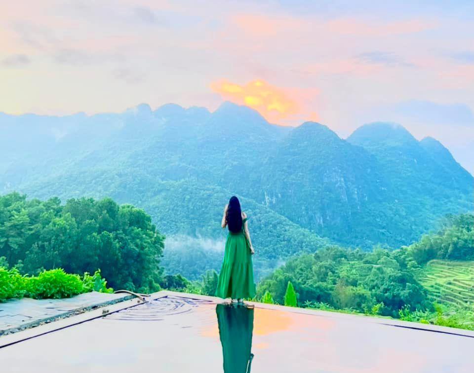 Vợ chồng Quyền Linh hễ diện đồ đôi lại bị 2 con chiếm sóng-2