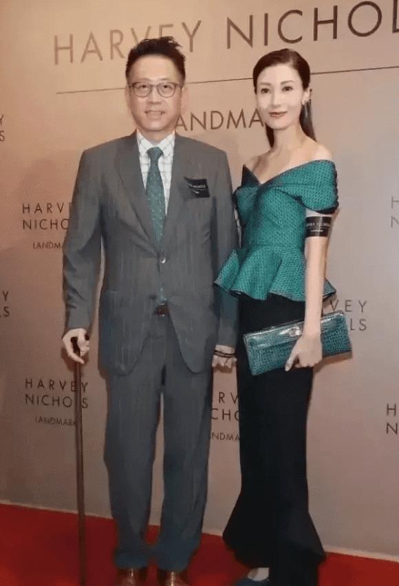 Bỏ tất cả để kết hôn Hoa hậu, Hứa Tấn Hanh 60 tuổi không ai quan tâm-1