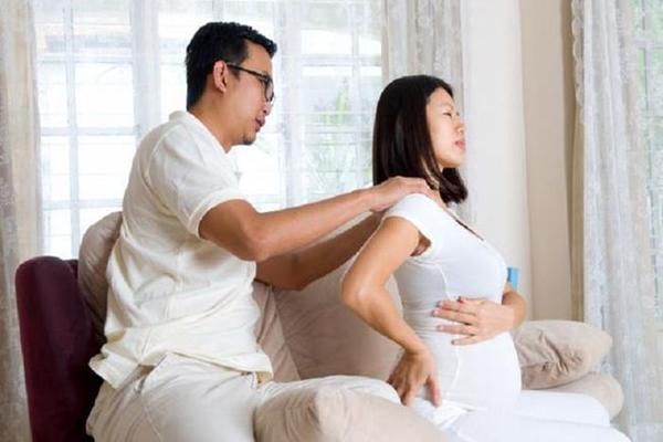 Sau khi vào phòng sinh với vợ, chồng đưa quyết định cả nhà ngạc nhiên-1