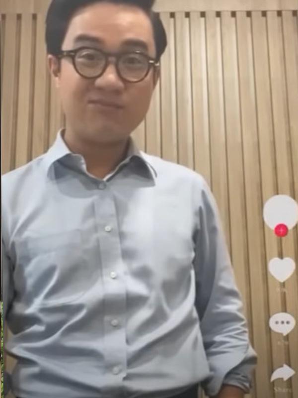 Một BTV gây chú ý vì cosplay cô gái mặc áo hở lưng-3