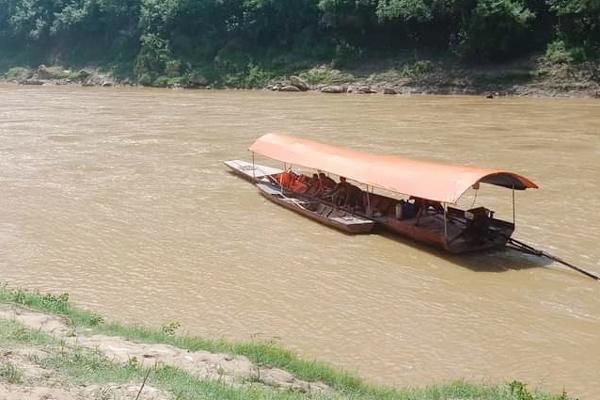 Lật thuyền ở Lào Cai, 1 người chết, 4 người mất tích-1