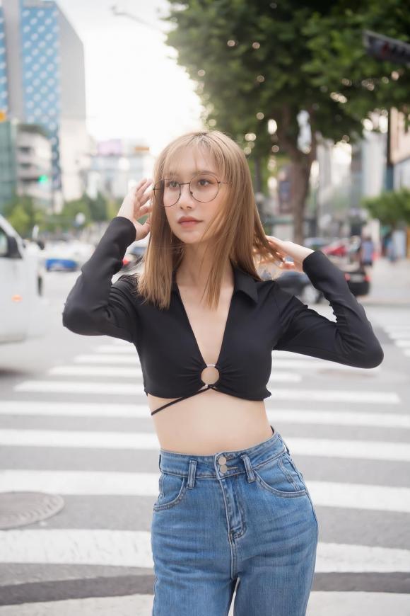 Ca sĩ chuyển giới Lynk Lee mặc hở, vòng 1 trồi sụt thất thường-4