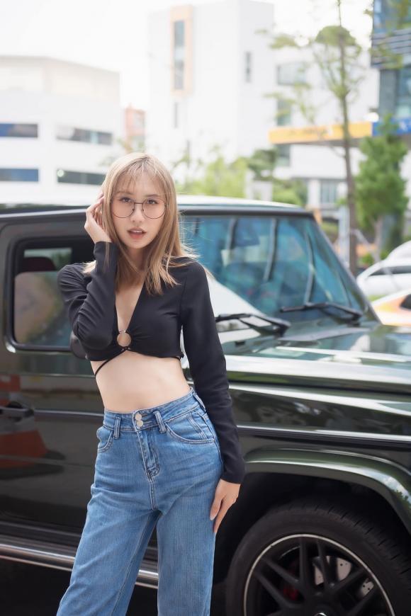 Ca sĩ chuyển giới Lynk Lee mặc hở, vòng 1 trồi sụt thất thường-5