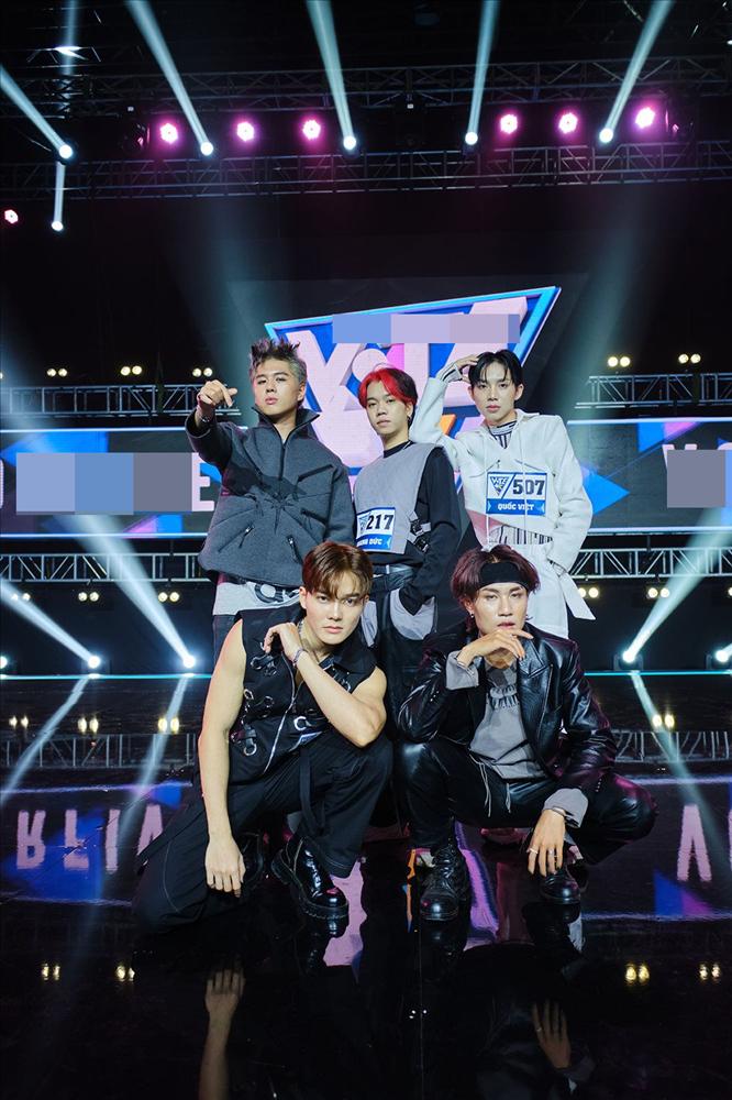 Nhóm nhạc hát như vỡ chợ phá tan hit rầm rộ của Trịnh Thăng Bình-2