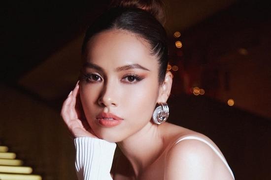 Á hậu Hoàng My tưởng chết vì ngộ độc thực phẩm