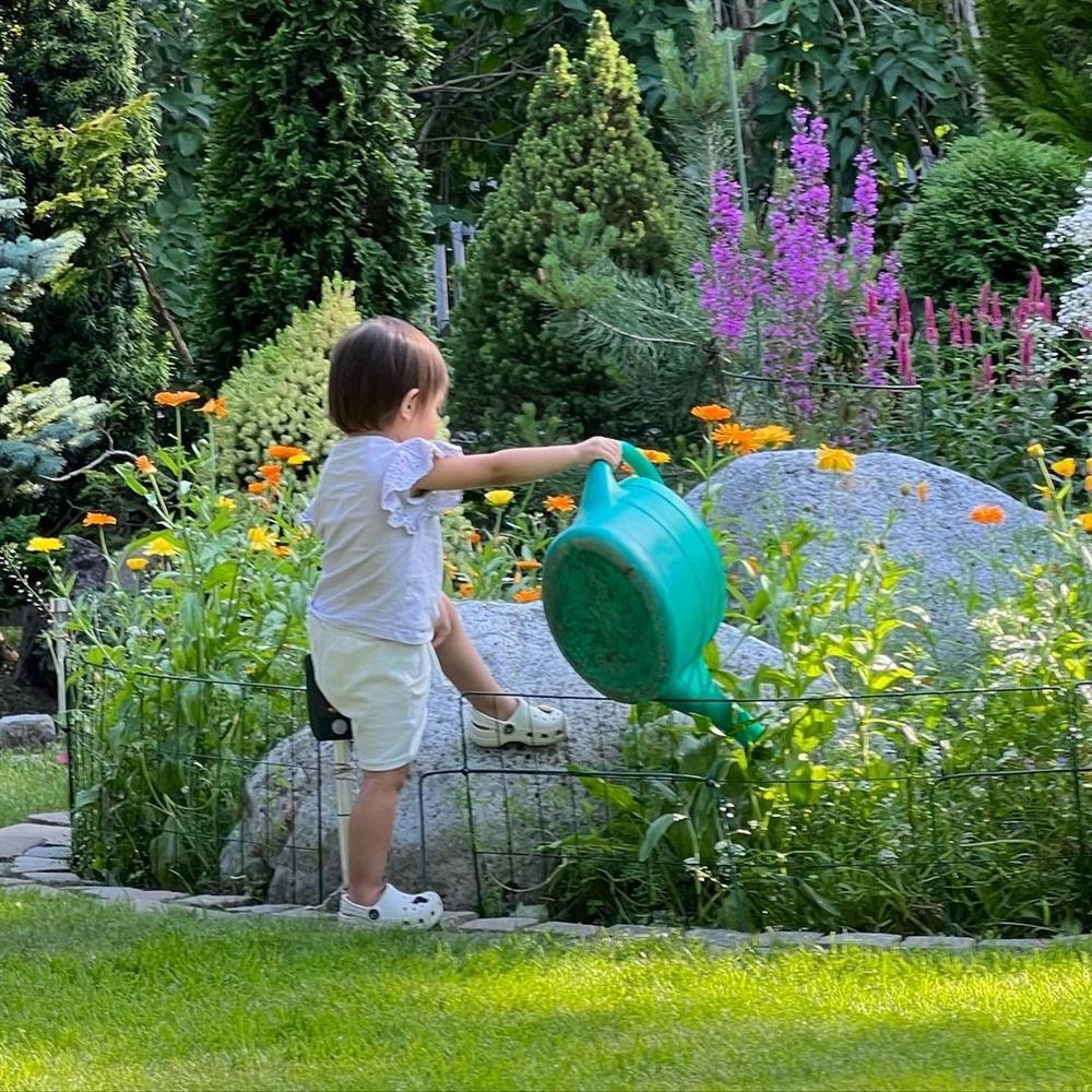 Bất ngờ ái nữ Hồ Ngọc Hà chưa đầy 2 tuổi đã cầm mic hát hay-10