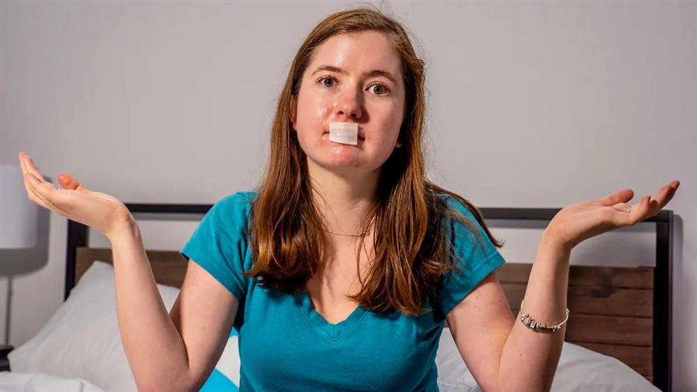 Cảnh báo trào lưu dán băng dính vào mồm nguy hiểm trên TikTok-2