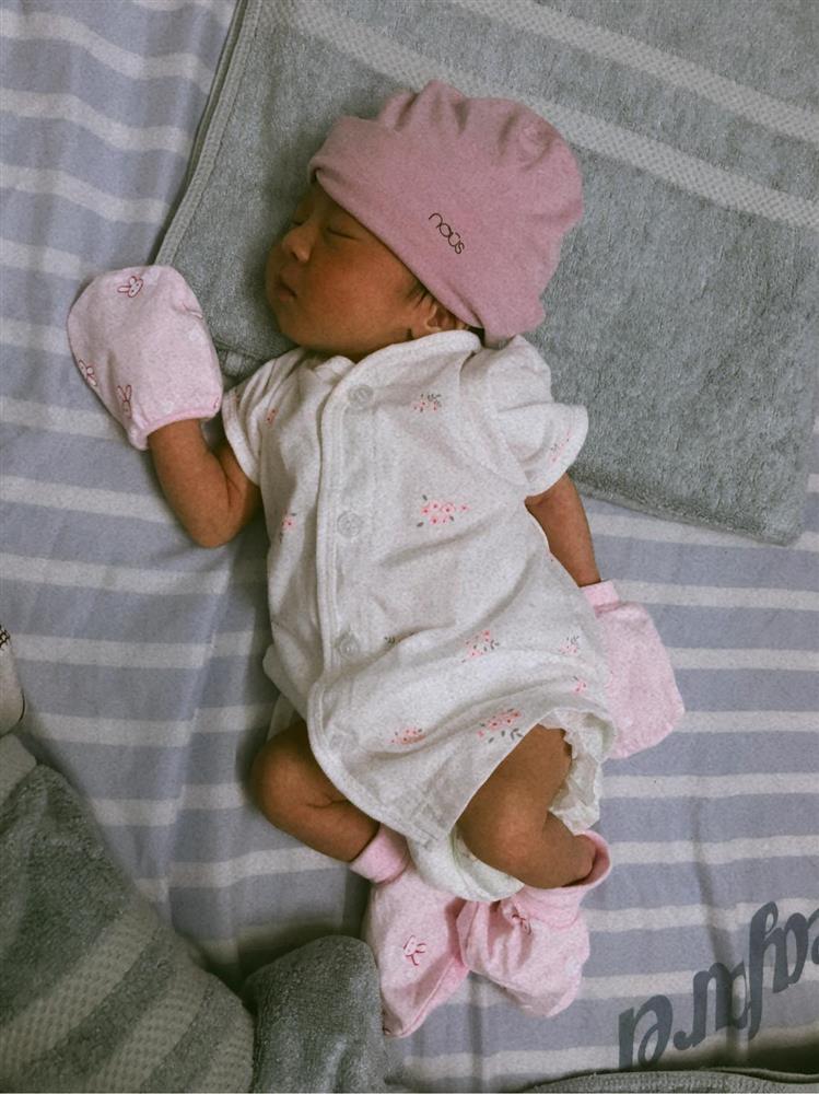 Trương Mỹ Nhân khoe con gái sinh non, tự nhận bảo thủ-4