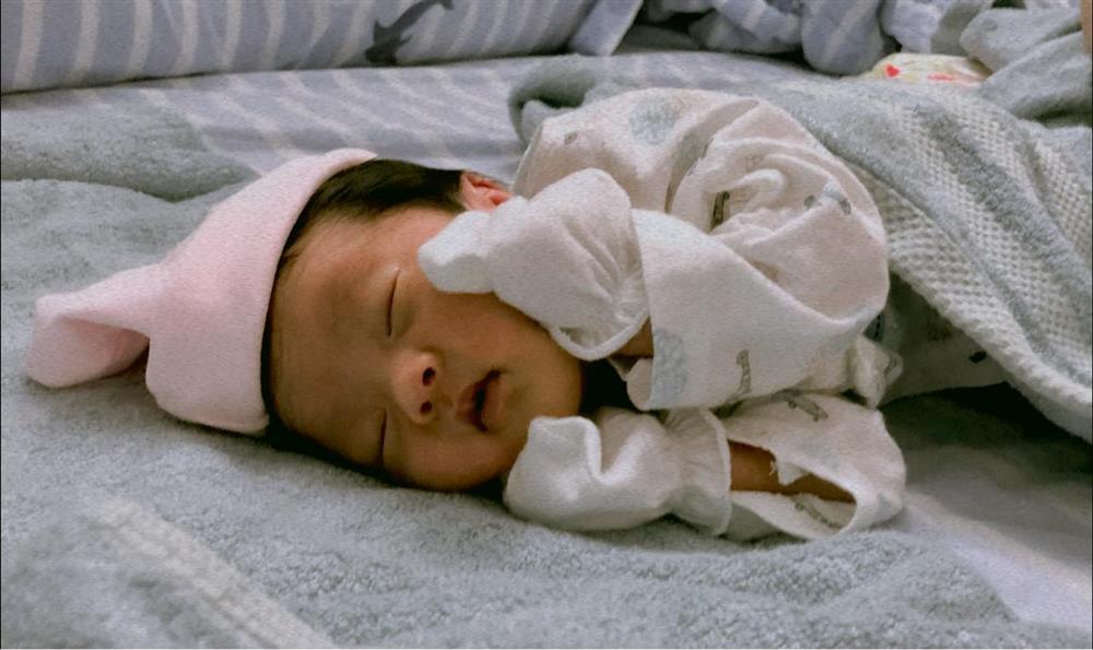 Trương Mỹ Nhân khoe con gái sinh non, tự nhận bảo thủ-9