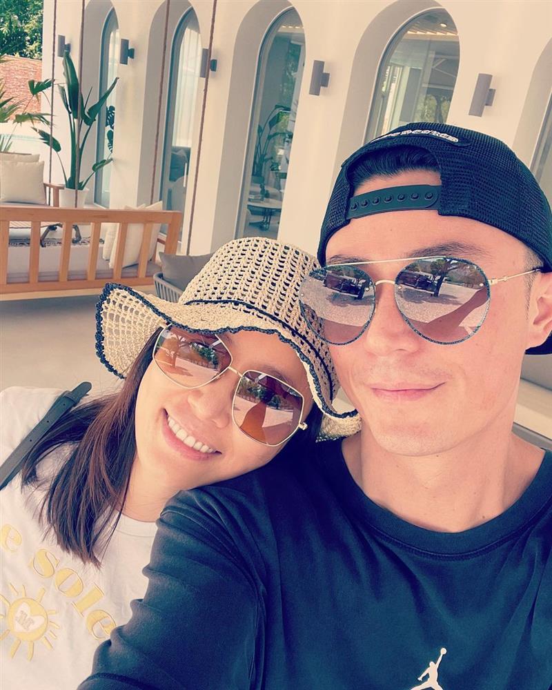 Lâm Tâm Như U50 diện bikini khoe dáng, e ấp bên ông xã-4