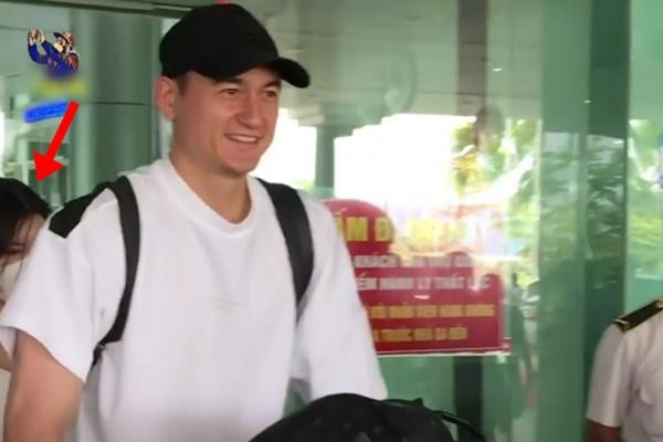 Yến Xuân khéo khoe quà siêu to khổng lồ Văn Lâm tặng-11