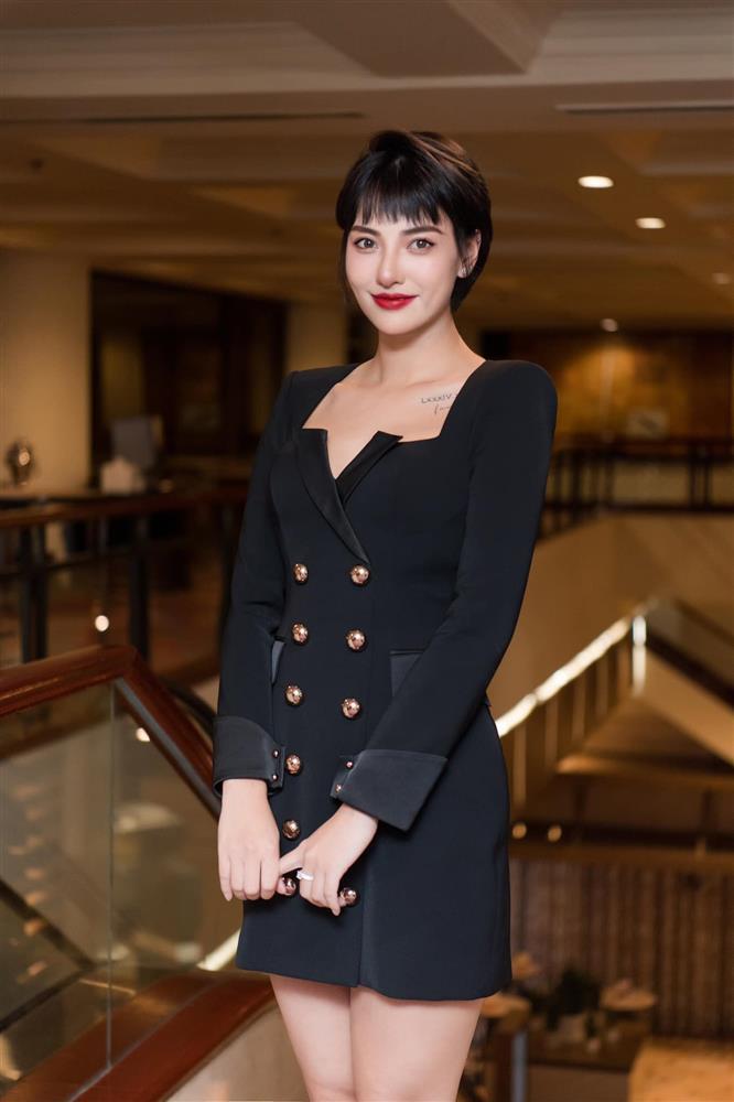 Tin showbiz Việt ngày 16/8: Huy Khánh lo khi con trai lên bàn mổ-15