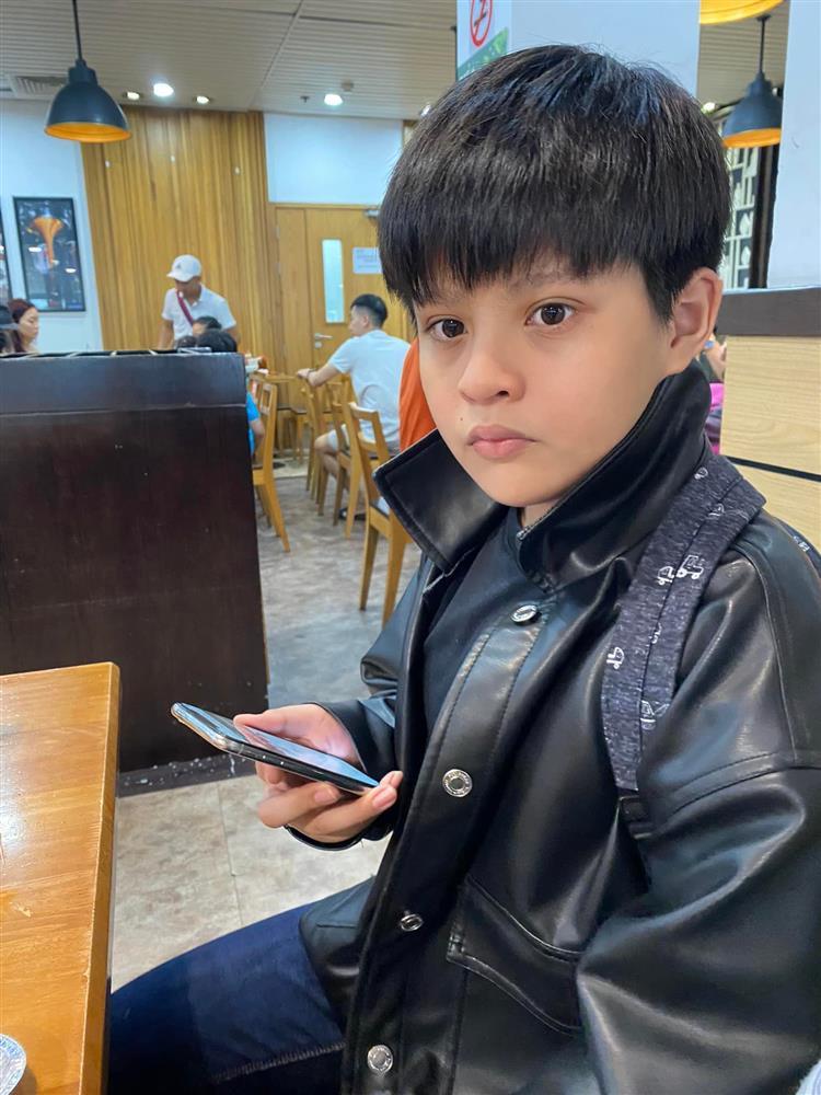 Tin showbiz Việt ngày 16/8: Huy Khánh lo khi con trai lên bàn mổ-13