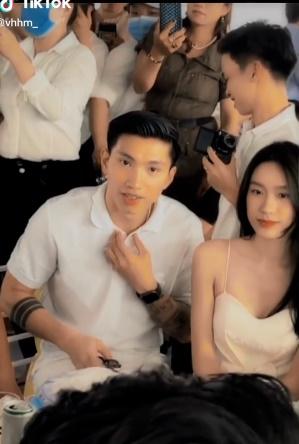 Văn Hậu lộ ảnh siêu nhắng nhít trong phòng riêng cùng Hải My-3