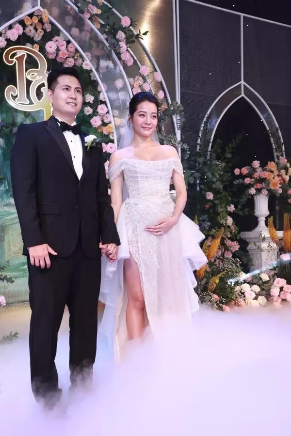 Sắp đẻ, tình địch Hương Giang trưng mặt mộc, tự nhận bà thím-4