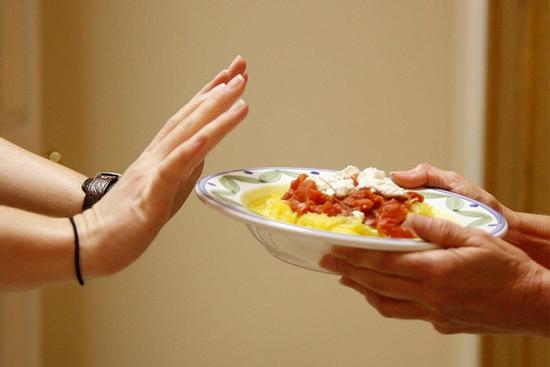 4 thói quen làm tăng đường huyết cơ thể, hầu hết ai cũng mắc 1 điều