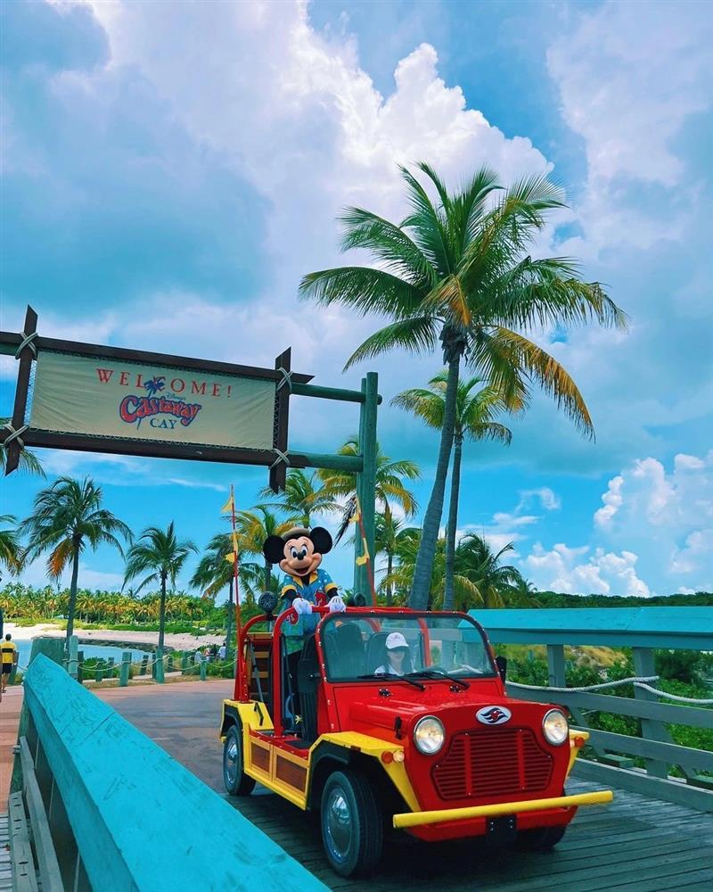 Hòn đảo du lịch của Disney có bãi biển riêng cho người lớn-2