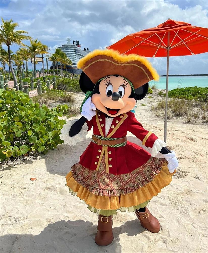 Hòn đảo du lịch của Disney có bãi biển riêng cho người lớn-3
